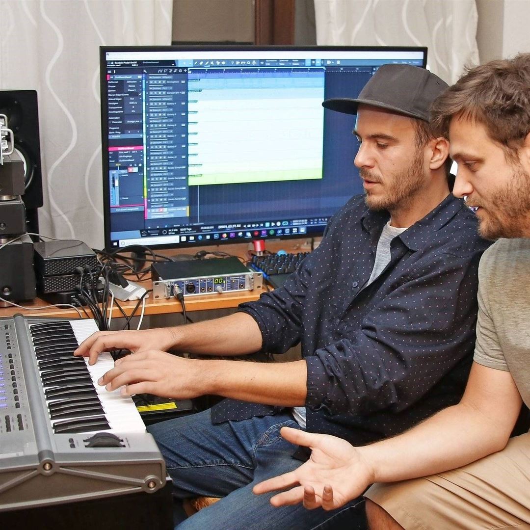 Sebastian Heinz (Mitte) im Studio Sebastian Heinz (Mitte) im Studio